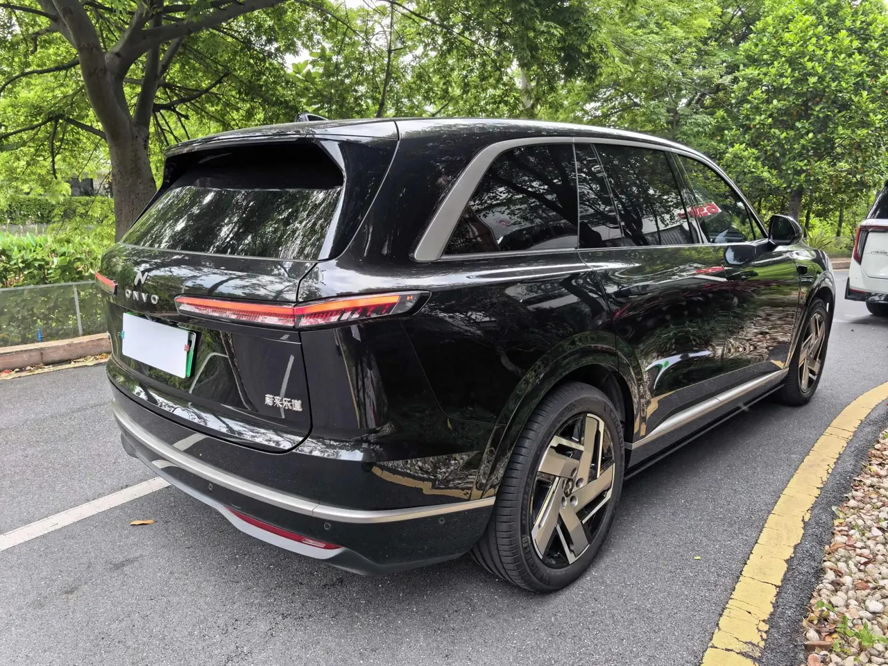 ONVO 2025 L90 Ultra six-seat automatic gear 5