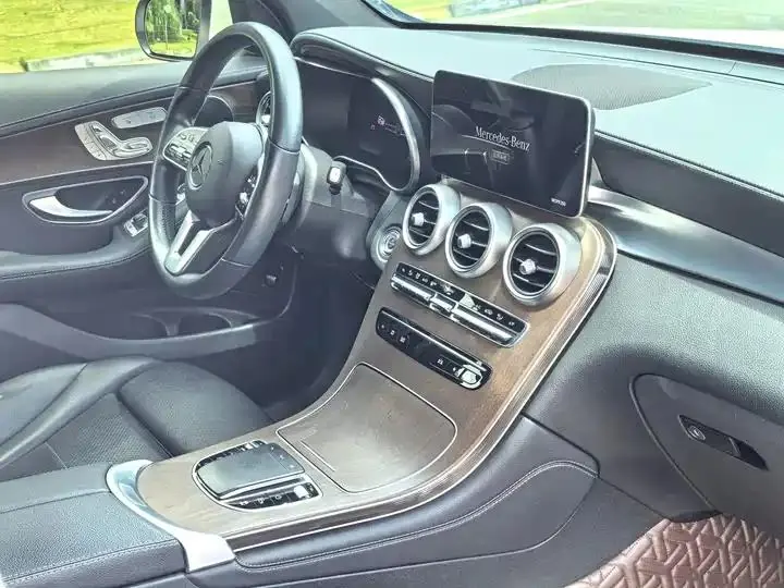 Mercedes Benz GLC 2020 GLC 300 L 4MATIC Dynamic 3