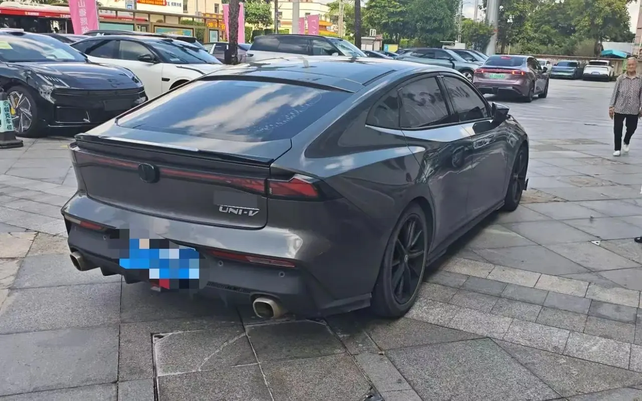 ChangAn UNI-V 2022 1.5T Honorable Model 3