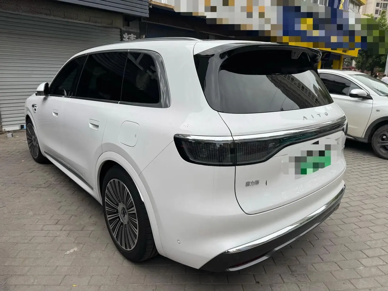 AITO 2025 AITO M8 Ultra Edition 53.4kWh 5-seat Edition (896-line laser Radar) Automatic Gear 6