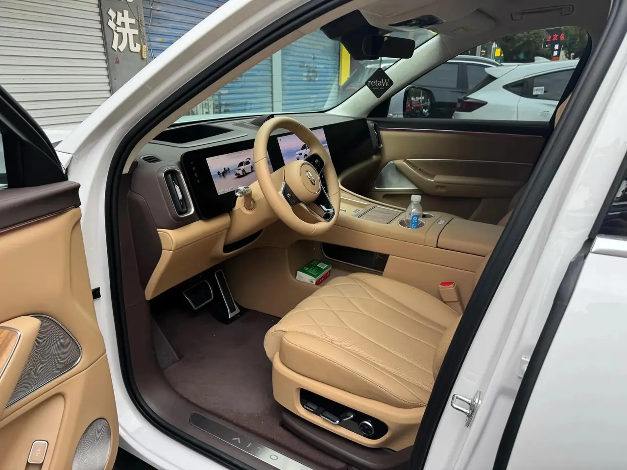 AITO 2025 AITO M8 Ultra Edition 53.4kWh 5-seat Edition (896-line laser Radar) Automatic Gear 8