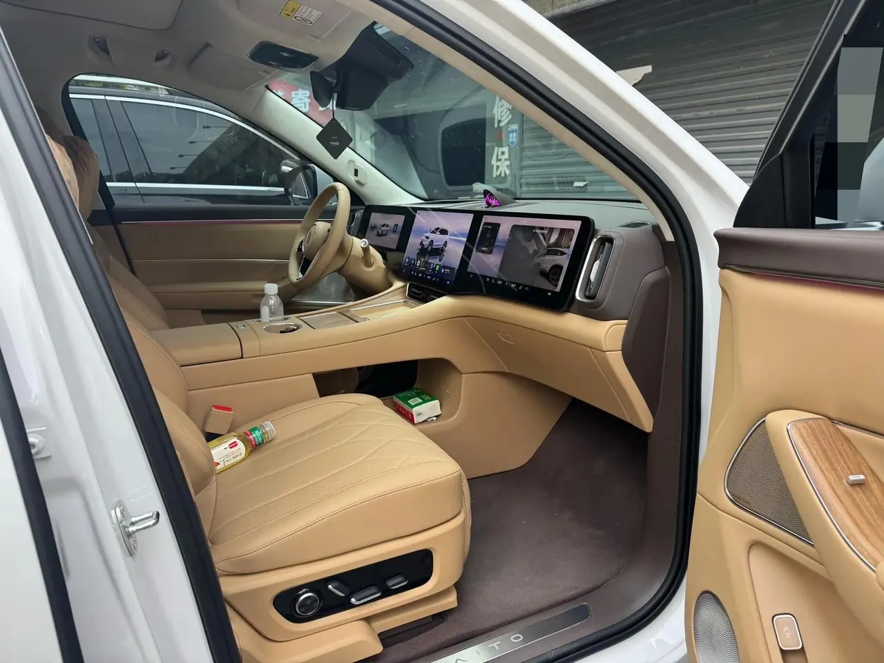 AITO 2025 AITO M8 Ultra Edition 53.4kWh 5-seat Edition (896-line laser Radar) Automatic Gear 9