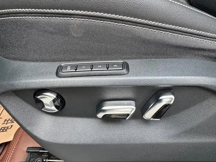 The 2022 380TSI four-wheel drive luxury version Pro 6 seats 11