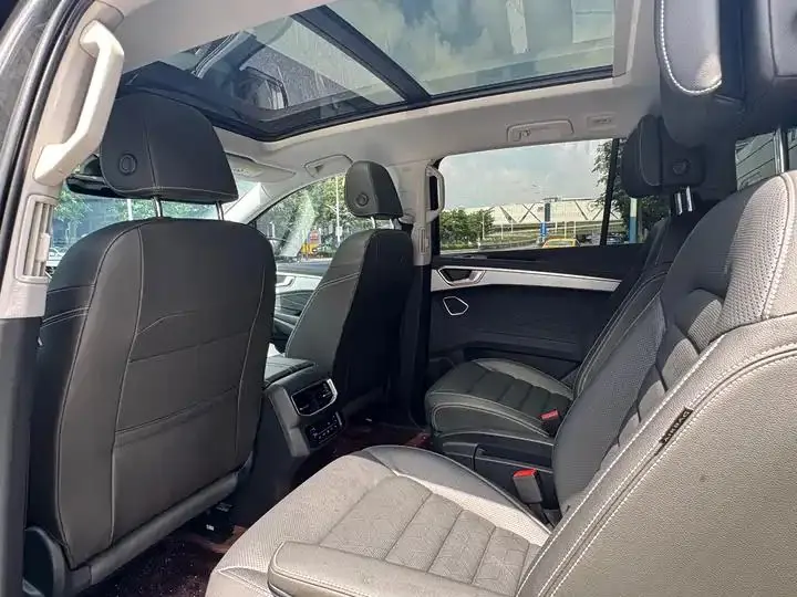 The 2022 380TSI four-wheel drive luxury version Pro 6 seats 13