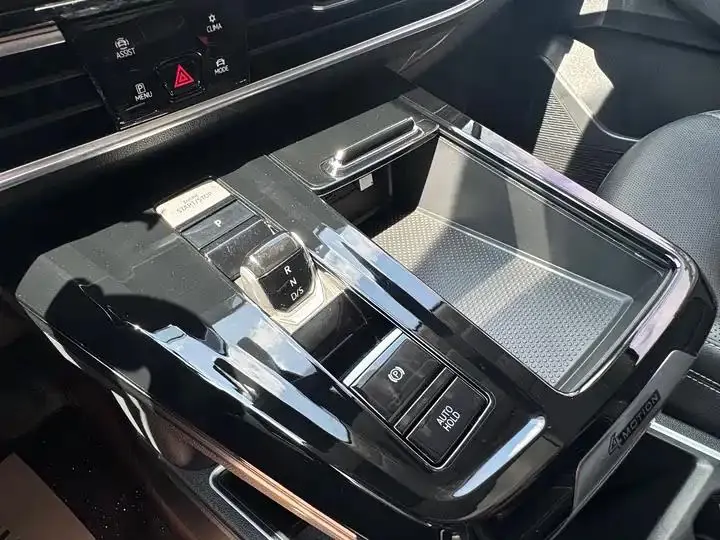 The 2022 380TSI four-wheel drive luxury version Pro 6 seats 18