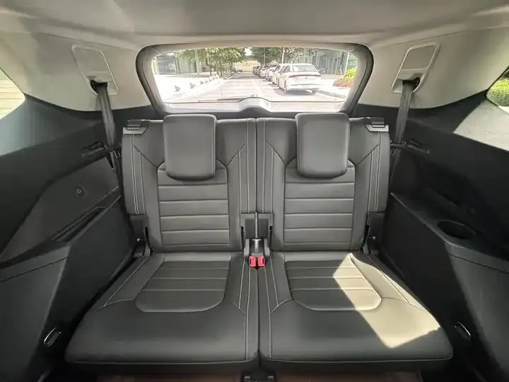 The 2022 380TSI four-wheel drive luxury version Pro 6 seats 23