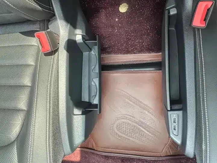 The 2022 380TSI four-wheel drive luxury version Pro 6 seats 24