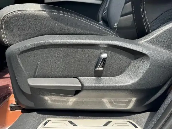 The 2022 380TSI four-wheel drive luxury version Pro 6 seats 26