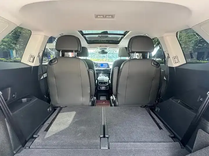 The 2022 380TSI four-wheel drive luxury version Pro 6 seats 27