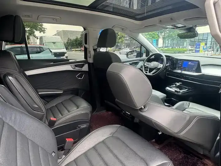 The 2022 380TSI four-wheel drive luxury version Pro 6 seats 28