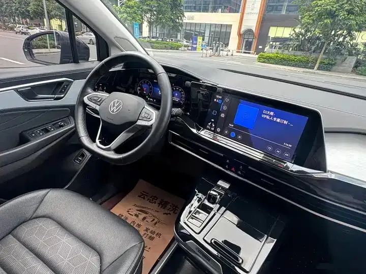 The 2022 380TSI four-wheel drive luxury version Pro 6 seats 33
