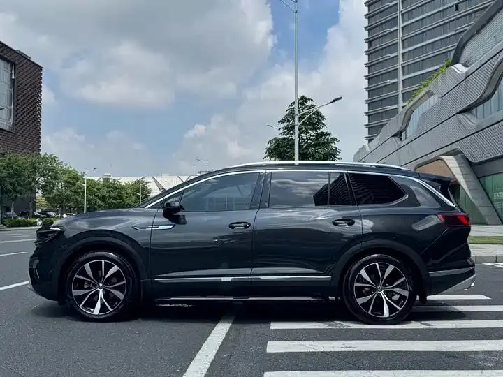 The 2022 380TSI four-wheel drive luxury version Pro 6 seats 34