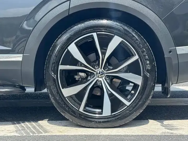 The 2022 380TSI four-wheel drive luxury version Pro 6 seats 5