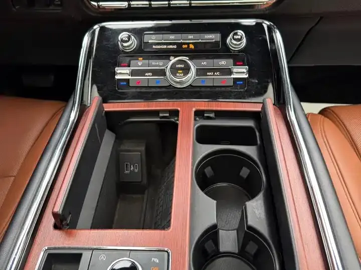 Navigator 2022 3.5T Long Axis Presidential Edition 15
