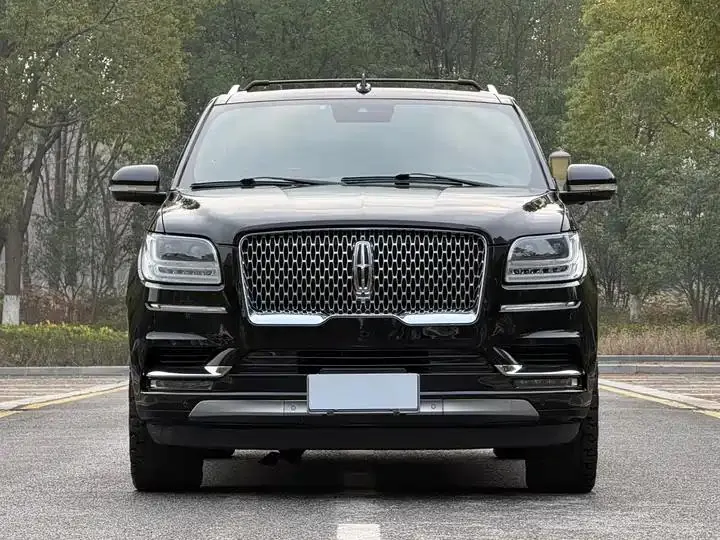 Navigator 2022 3.5T Long Axis Presidential Edition 2