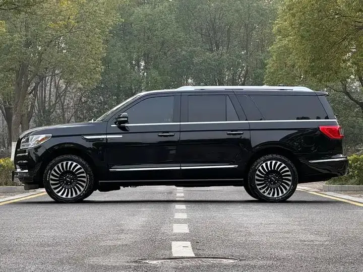 Navigator 2022 3.5T Long Axis Presidential Edition 4