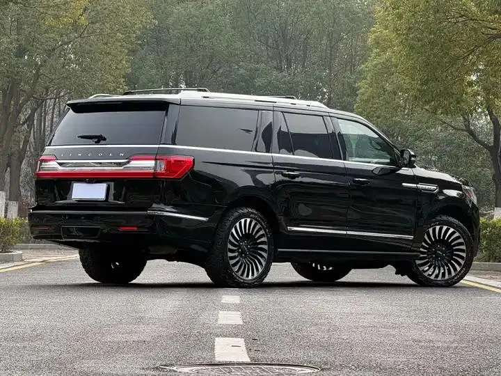 Navigator 2022 3.5T Long Axis Presidential Edition 5