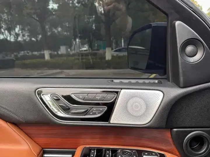 Navigator 2022 3.5T Long Axis Presidential Edition 7