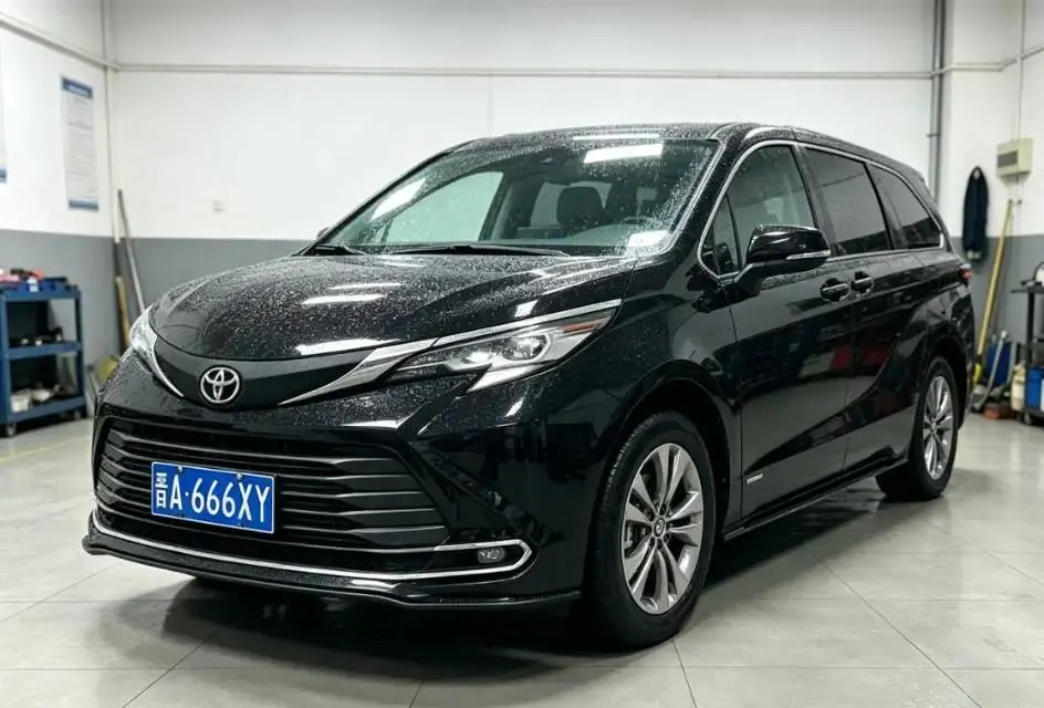 Открыть галерею: Toyota 2024 Sienna HYBRID 2.5 CVT Comfort Edition Automatic