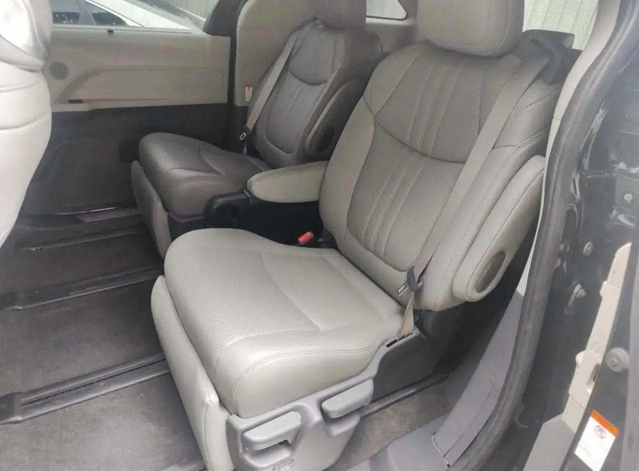 Toyota 2024 Sienna HYBRID 2.5 CVT Comfort Edition Automatic 3
