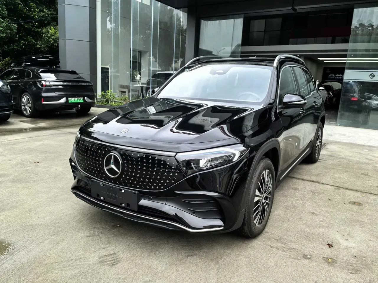 Открыть галерею: Mercedes Benz 2025 EQB 260 EQB 260 Automatic