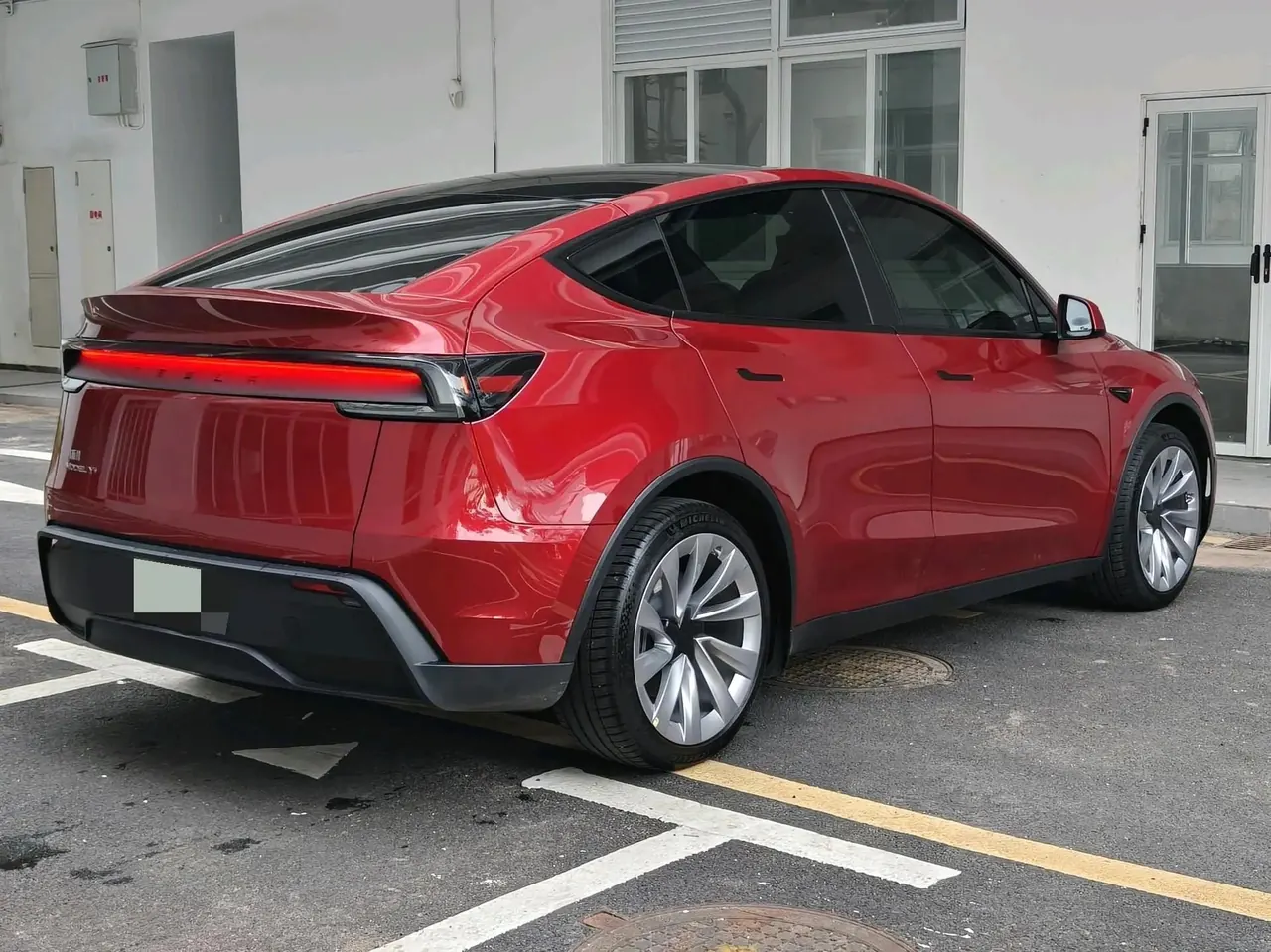 Tesla 2026 Model Y Long Range Rear-Wheel Drive (Refreshed) Automatic 4