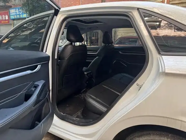 Emgrand 2022 4th Generation 1.5L CVT Luxury Model 6