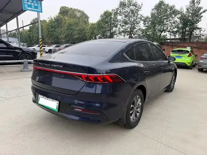 Qin PLUS 2024 Glory Edition DM-i 55KM Leading Model 12