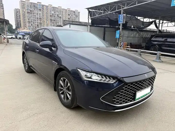 Qin PLUS 2024 Glory Edition DM-i 55KM Leading Model 3