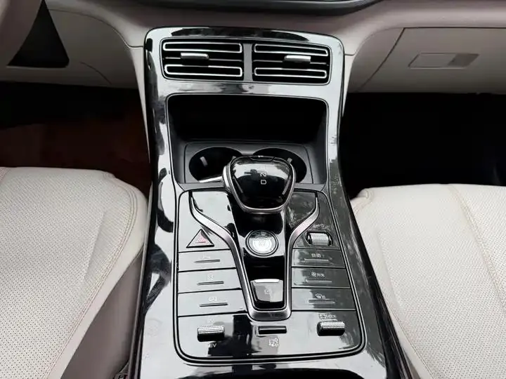 Qin PLUS 2024 Glory Edition DM-i 55KM Leading Model 9