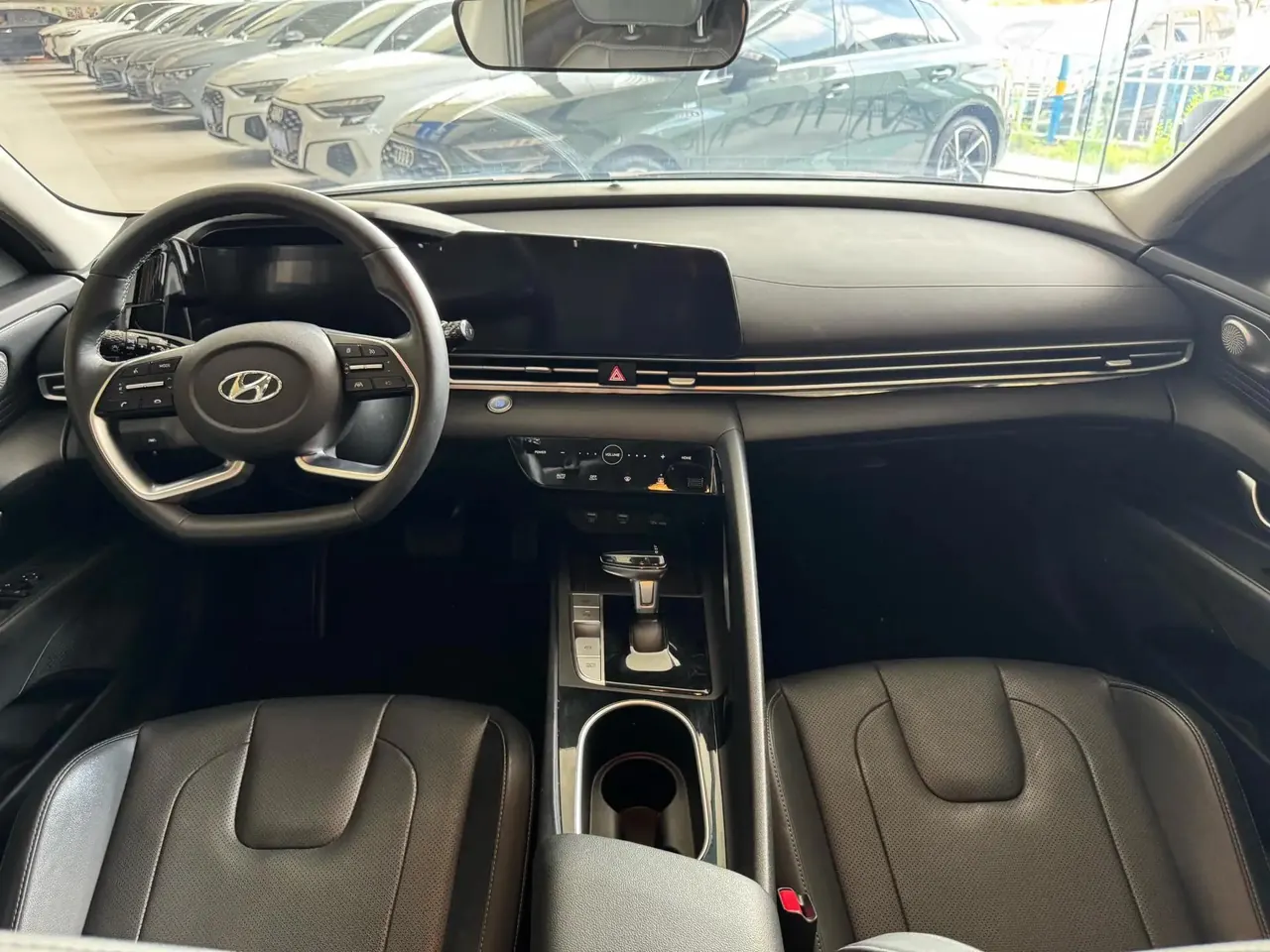 Elantra 2022 1.5L CVT Luxury Edition 10