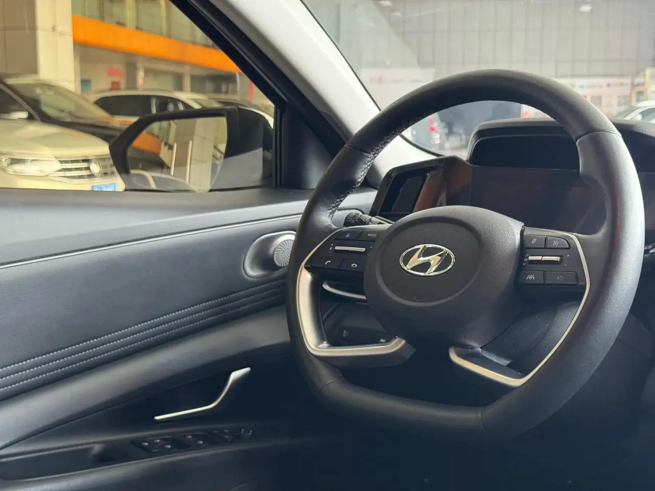 Elantra 2022 1.5L CVT Luxury Edition 11