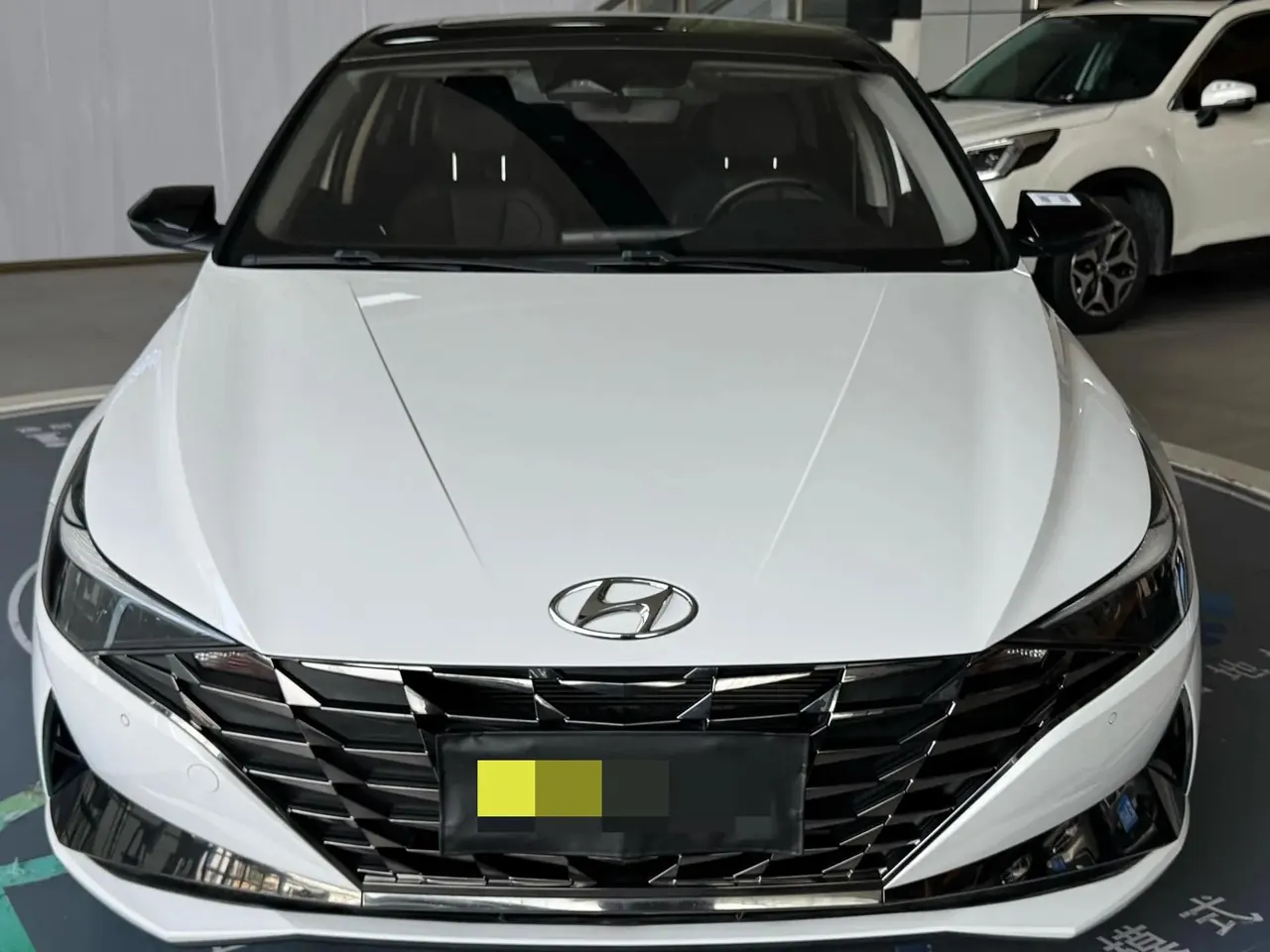 Elantra 2022 1.5L CVT Luxury Edition 2