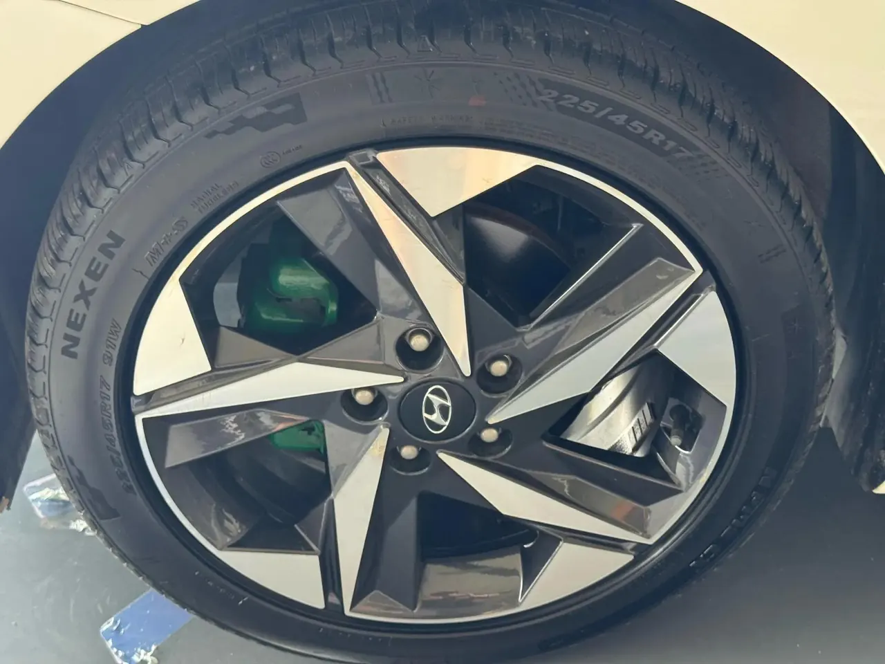 Elantra 2022 1.5L CVT Luxury Edition 3