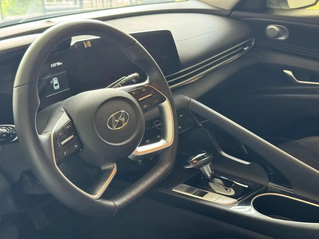 Elantra 2022 1.5L CVT Luxury Edition 8