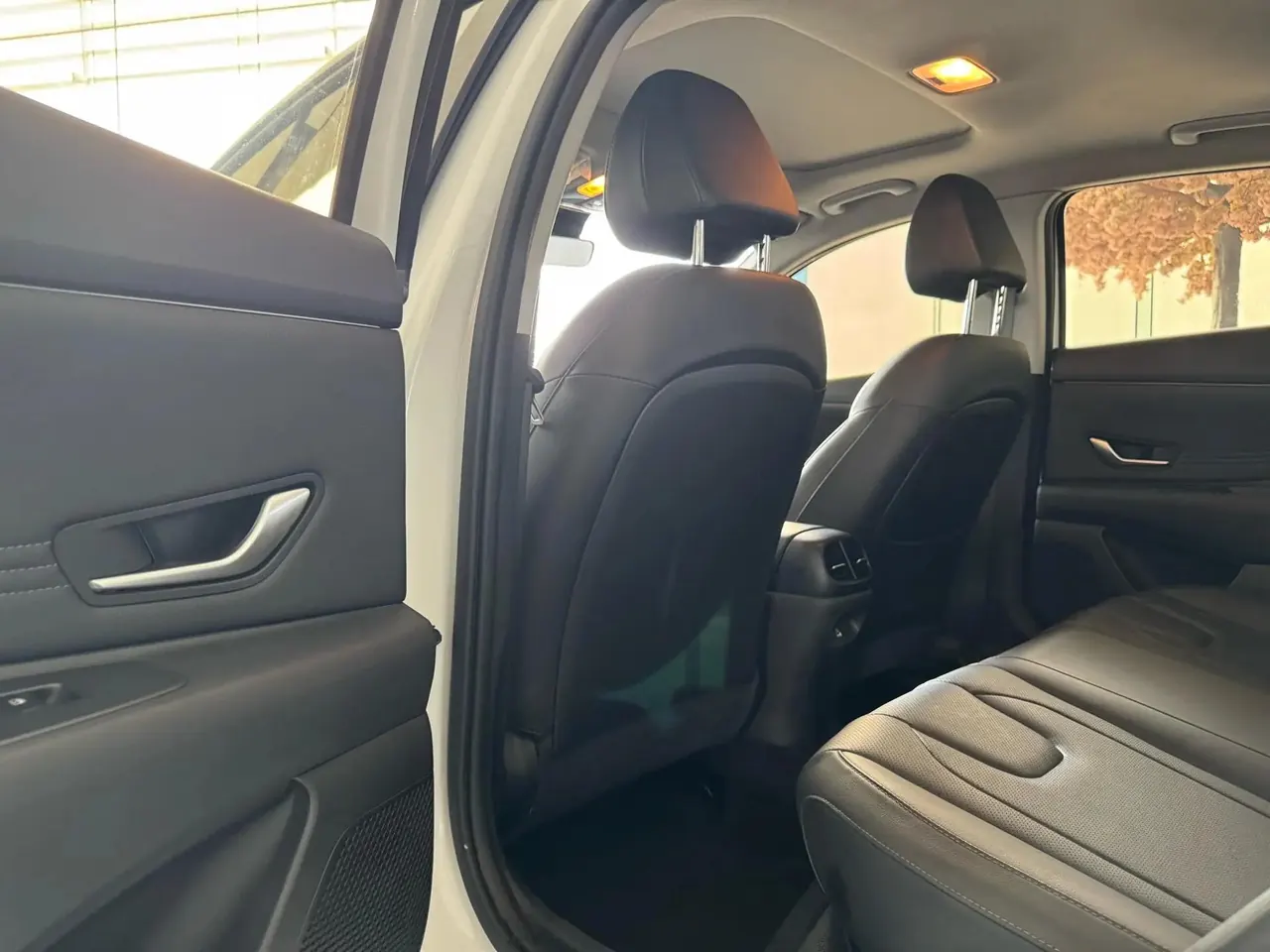 Elantra 2022 1.5L CVT Luxury Edition 9
