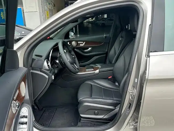 Mercedes Benz GLC 2021 model, GLC 300 L 4MATIC Sport version 3