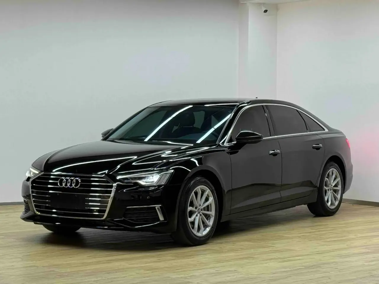 Audi A6L 2020 40 TFSI Deluxe Elegant - View 1