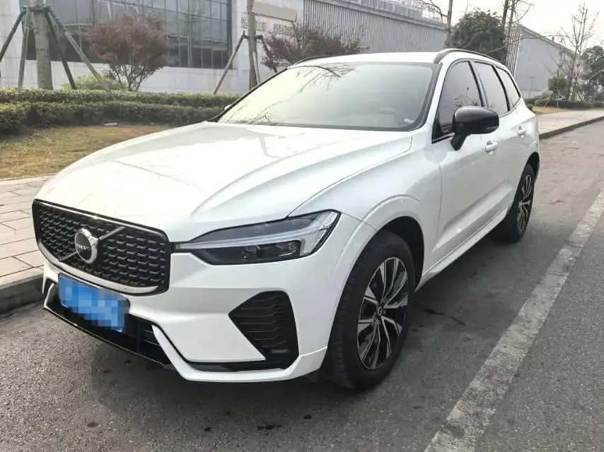 Volvo 2025 XC60 48V 2.0T B5 4WD Zhiyuan Sports Edition Automatic Gear - View 1