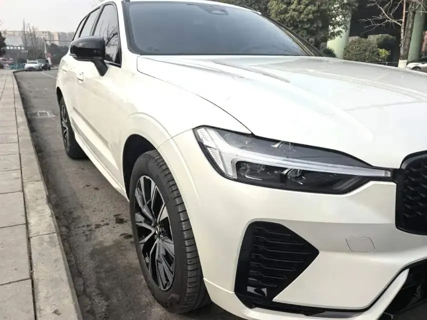 Volvo 2025 XC60 48V 2.0T B5 4WD Zhiyuan Sports Edition Automatic Gear 10