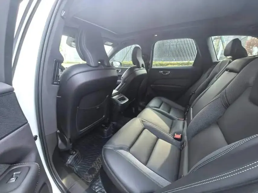 Volvo 2025 XC60 48V 2.0T B5 4WD Zhiyuan Sports Edition Automatic Gear 17