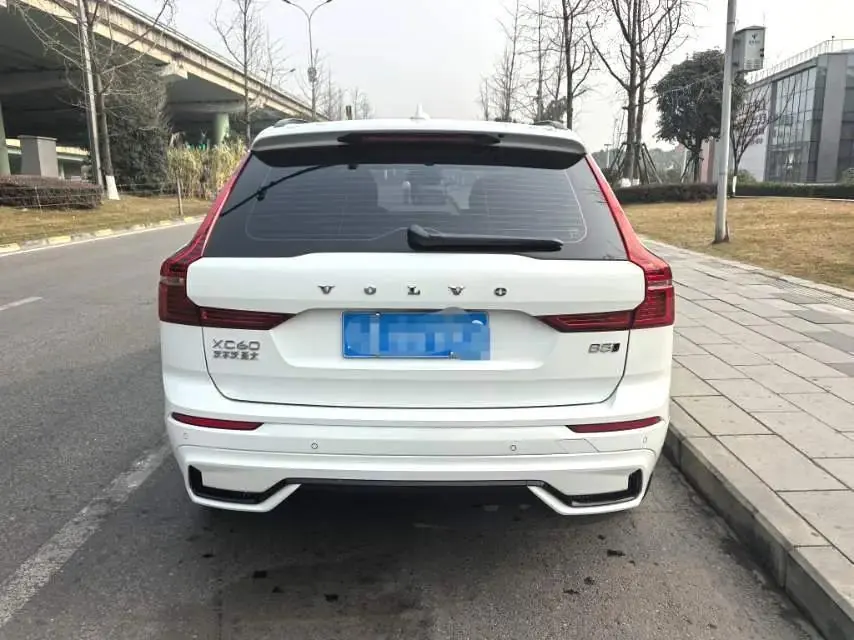 Volvo 2025 XC60 48V 2.0T B5 4WD Zhiyuan Sports Edition Automatic Gear 3