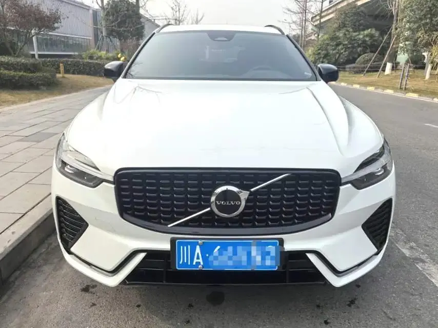 Volvo 2025 XC60 48V 2.0T B5 4WD Zhiyuan Sports Edition Automatic Gear 4