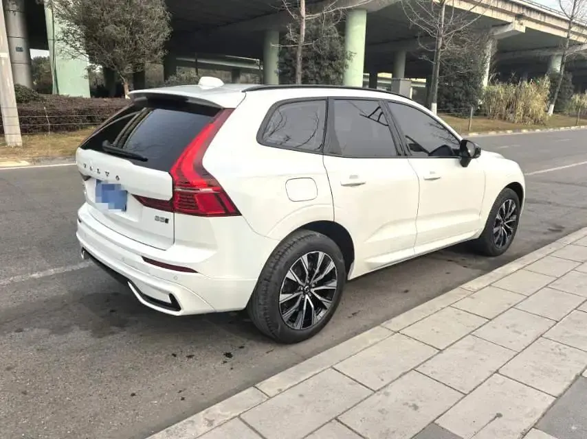 Volvo 2025 XC60 48V 2.0T B5 4WD Zhiyuan Sports Edition Automatic Gear 5