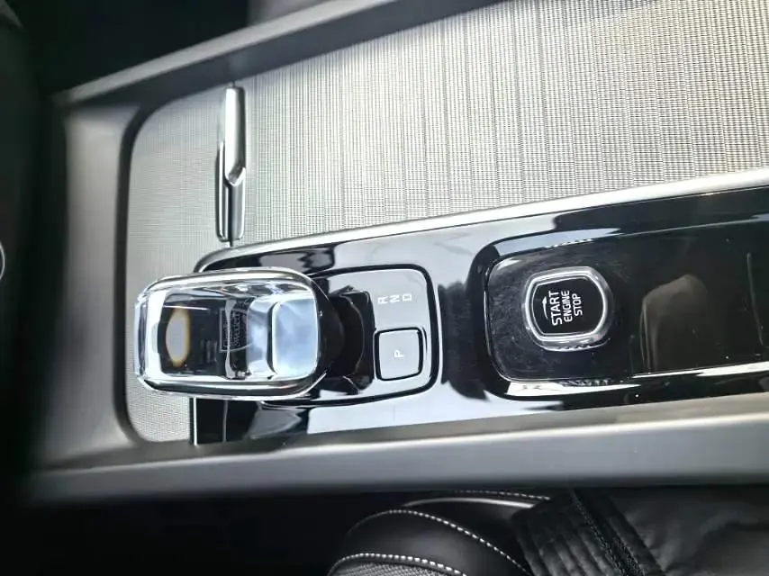 Volvo 2025 XC60 48V 2.0T B5 4WD Zhiyuan Sports Edition Automatic Gear 7
