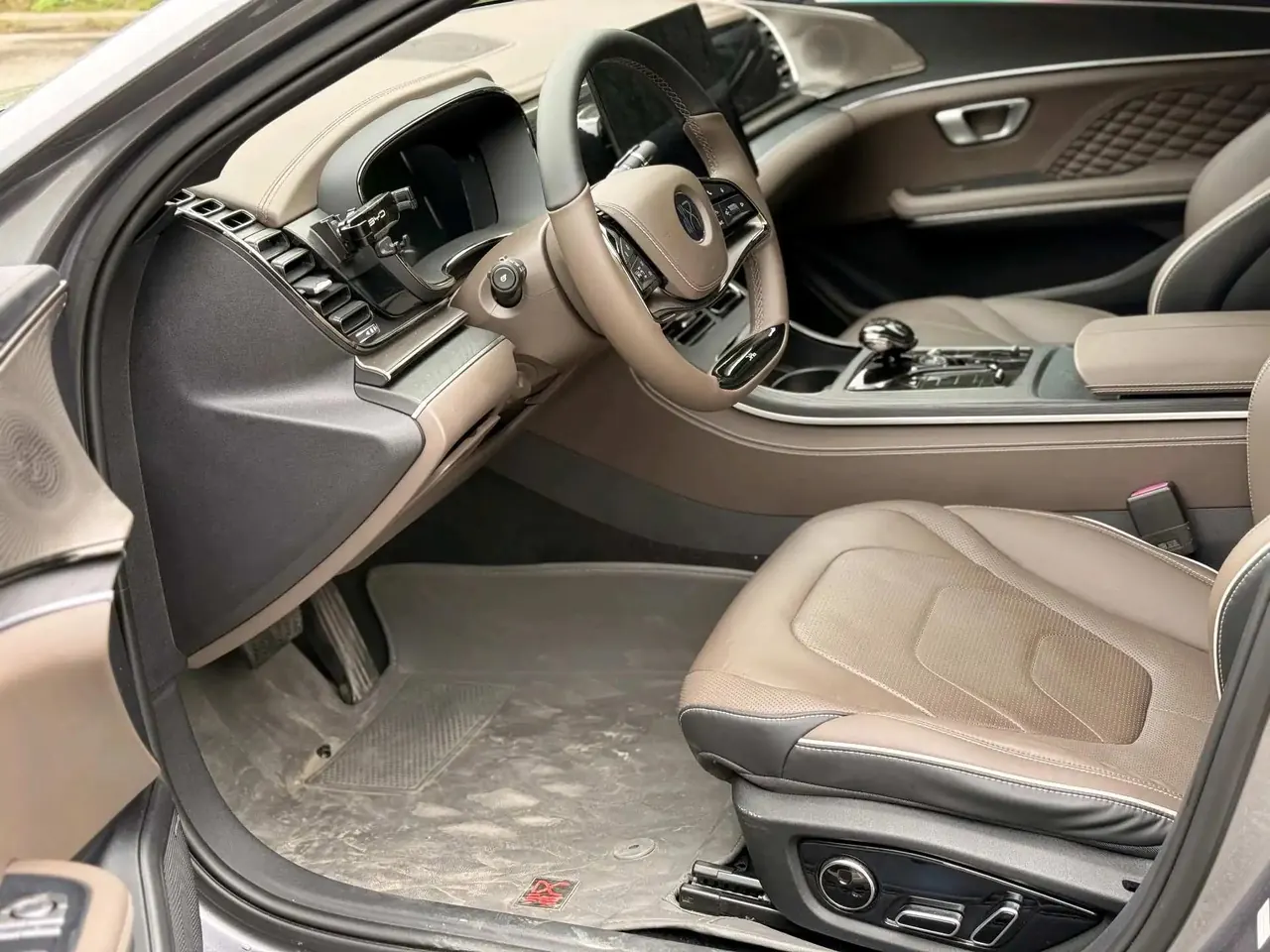 2022 Han EV Genesis Edition, 610 km, All-Wheel Drive, Prestige Model 10
