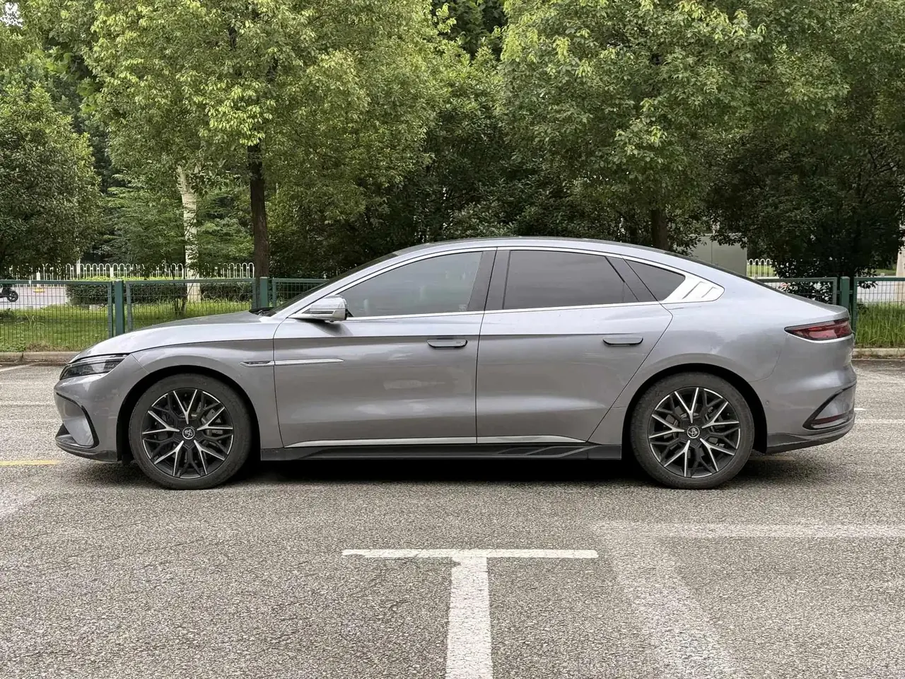 2022 Han EV Genesis Edition, 610 km, All-Wheel Drive, Prestige Model 2