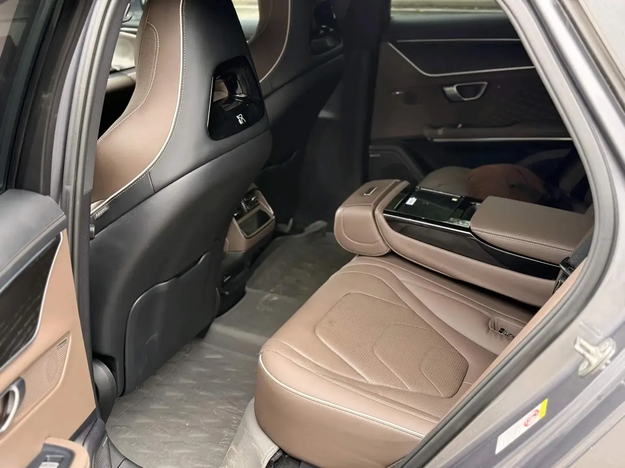 2022 Han EV Genesis Edition, 610 km, All-Wheel Drive, Prestige Model 9