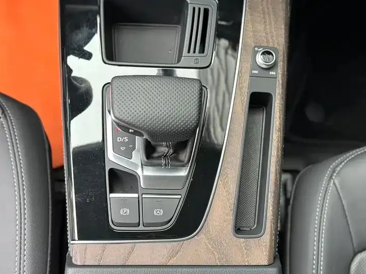 Audi Q5L 2024 40 TFSI luxury dynamic 7