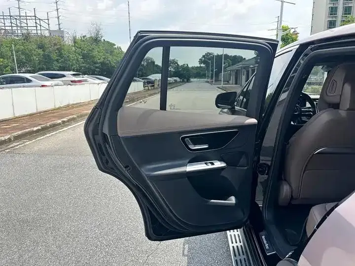 Mercedes Benz EQE SUV 2024 500 4MATIC Pioneer Edition 9